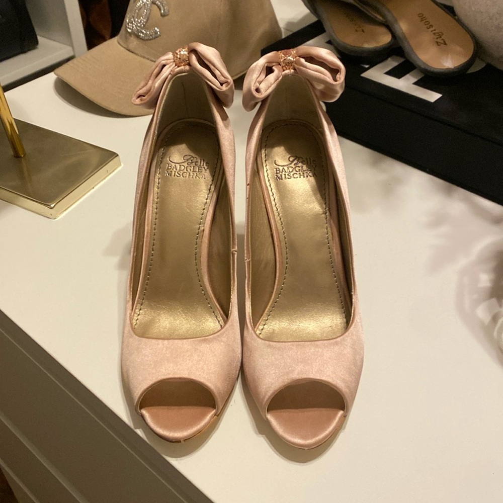 NWT Belle badgley mischka ocean bow shoes